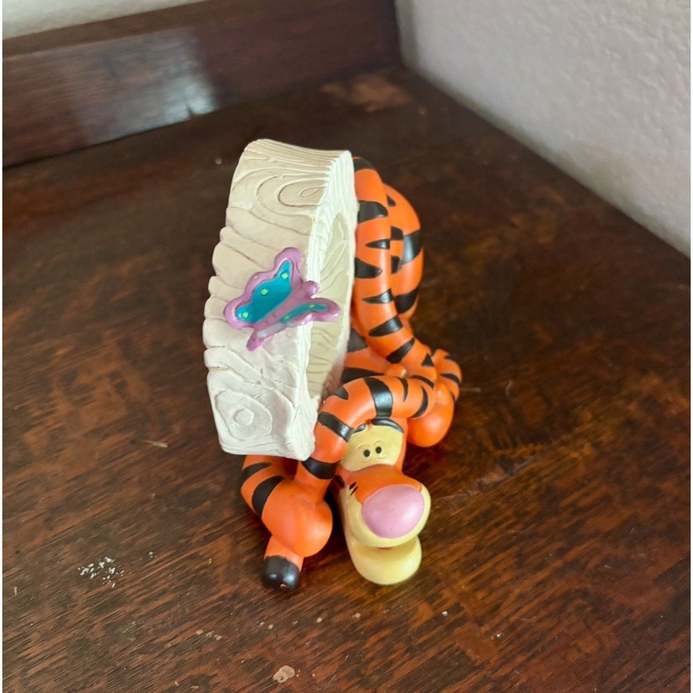 Disney Tigger Round Photo Frame PUNCH Purple Butterfly Pooh Resin Flaw Chip‎ - Picture 3 of 11